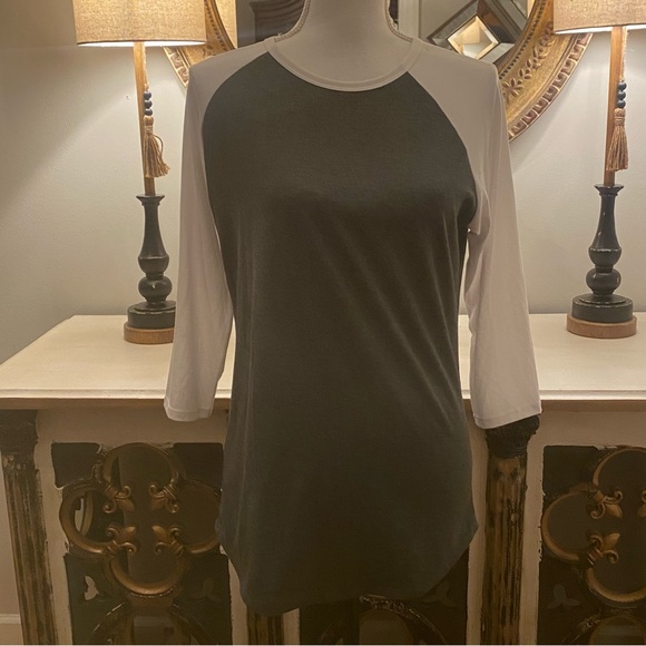 LuLaRoe Tops - 2/$20 LuLaRoe Baseball Shirt Top Small S